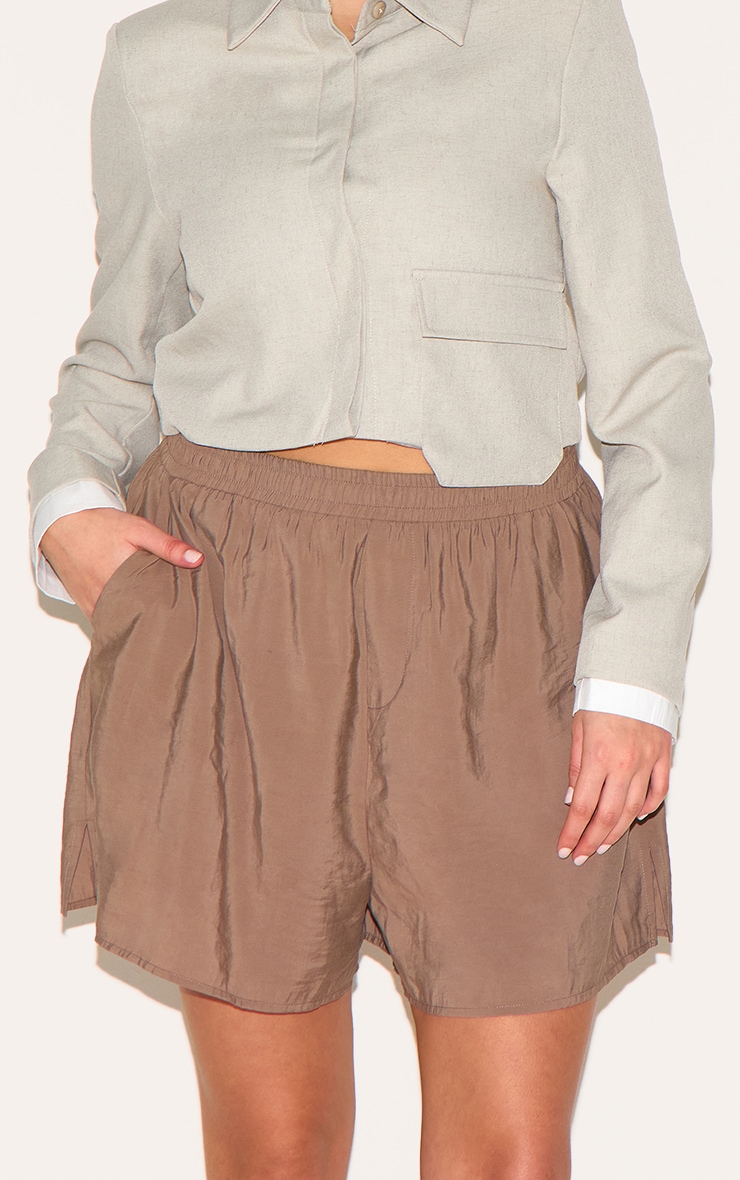 Plus Brown Peached Woven Elasticated Waist Shorts image 5