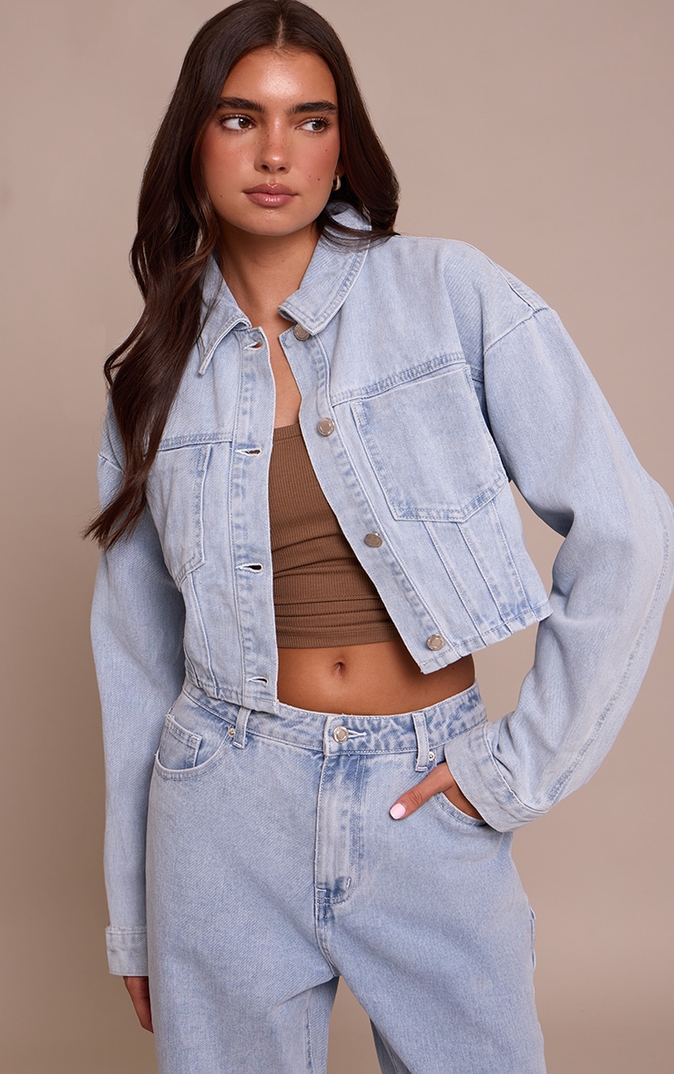 Veste courte en jean bleu clair à manches bouffantes image 4