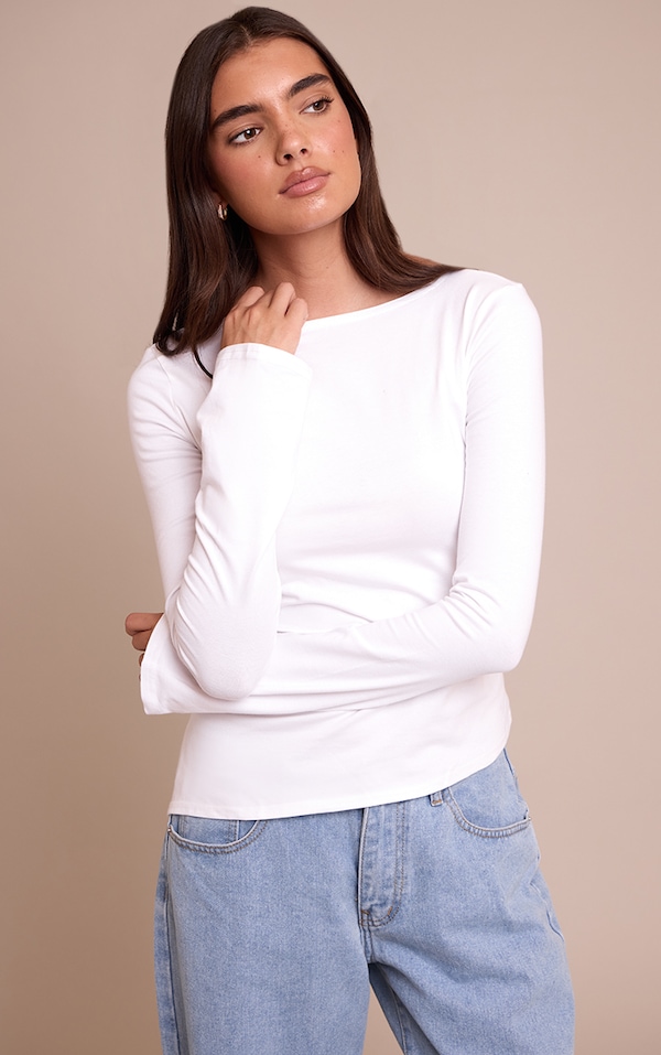Top en coton blanc à manches longues évasées et ourlet asymétrique