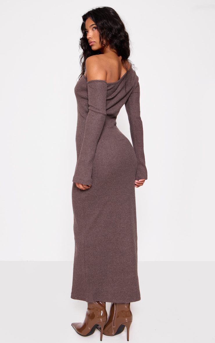 Robe longue asymétrique brossée épaisse chocolat à détails froncés image 2