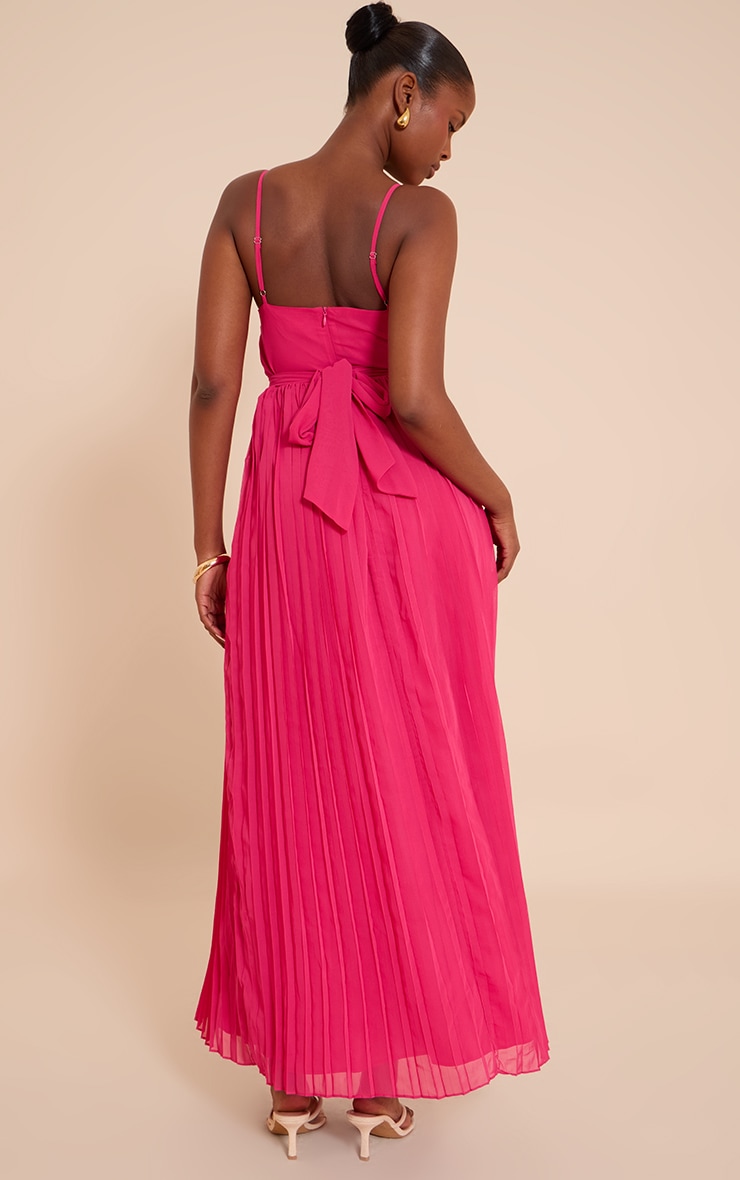 Robe longue en mousseline de soie fuchsia plissée à bretelles fines et détail ceinture image 2