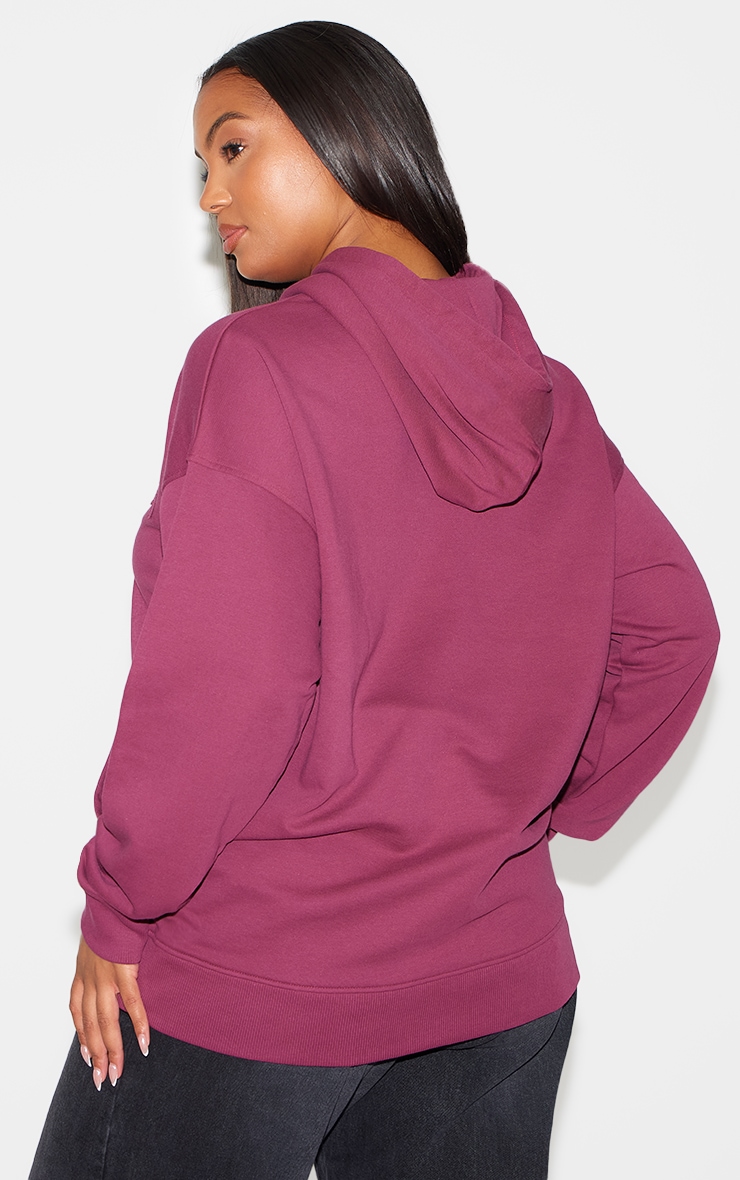 PRETTYLITTLETHING Plus Hoodie bordeaux à appliqué image 2