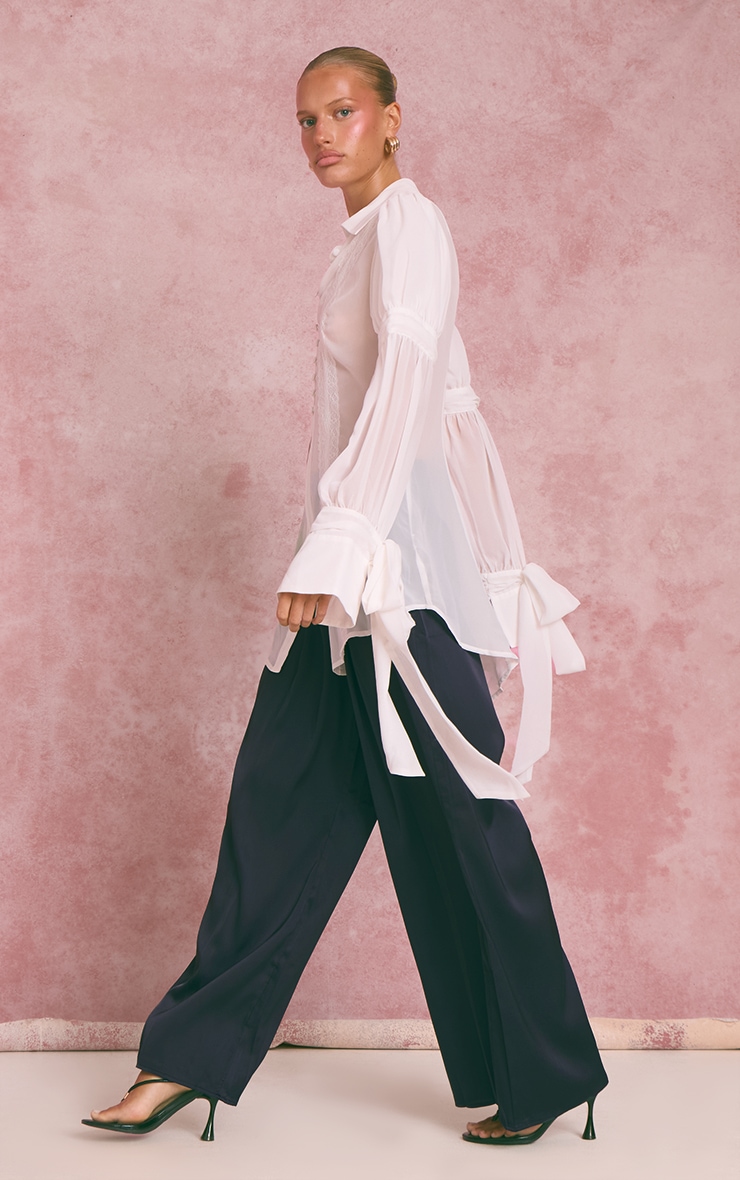 Pantalon large satiné bleu marine plissé image 3
