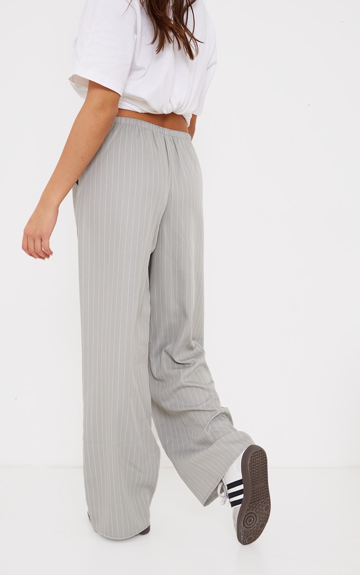 Pantalon décontracté taille basse tissé gris pâle à fines rayures et cordons ajustables image 3