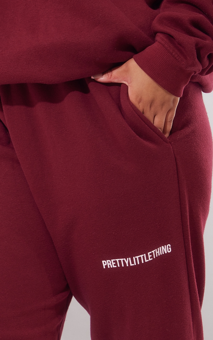 PRETTYLITTLETHING Plus Berry Oversized Slogan Joggers image 4