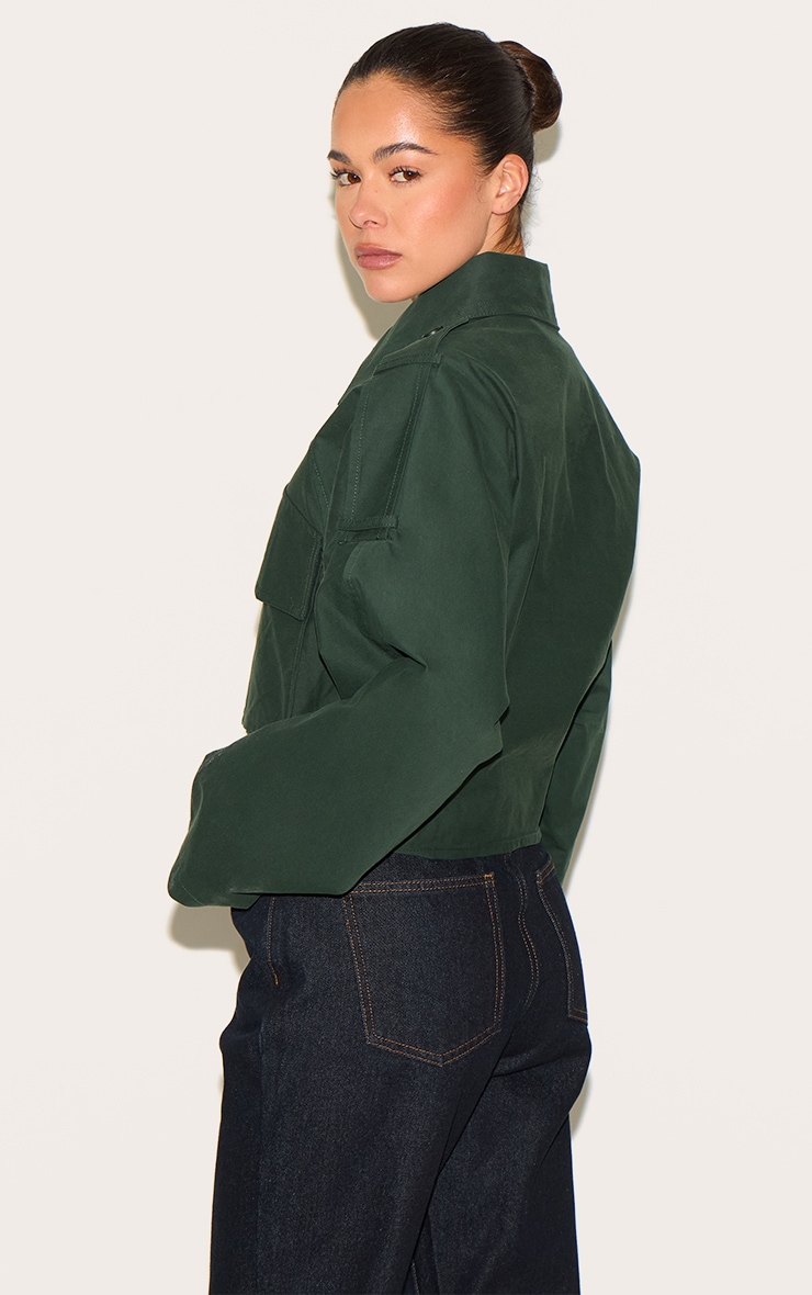 Veste courte kaki foncé à détails trench et zip image 2