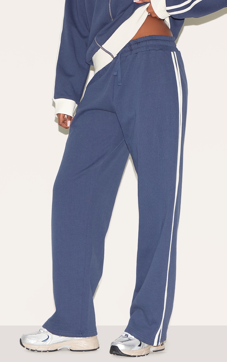 Jogging large deluxe bleu marine à rayures sur les côtés image 2
