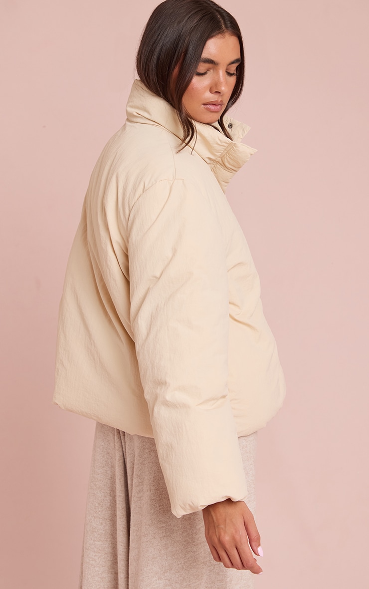 Veste matelassée crème à col montant et à nouer à la taille image 2