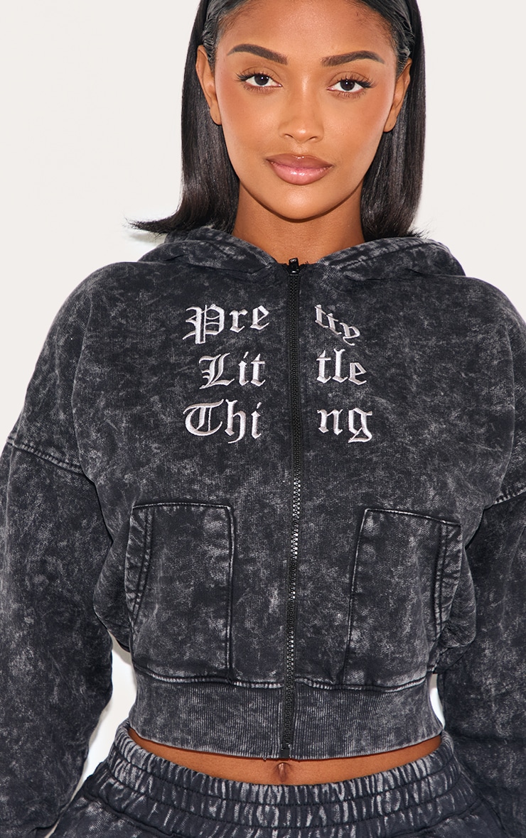 PRETTYLITTLETHING Shape Hoodie gris anthracite délavé à zip et slogan imprimé image 4