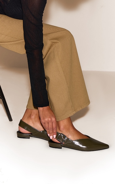 Mules pointues en PU crêpé vert olive à bride derrière et boucles