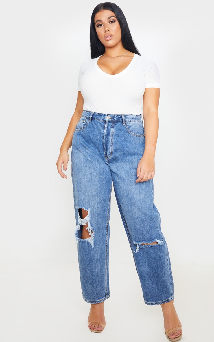 PRETTYLITTLETHING Plus Mid Wash Blue Knee Rip Boyfriend Jean