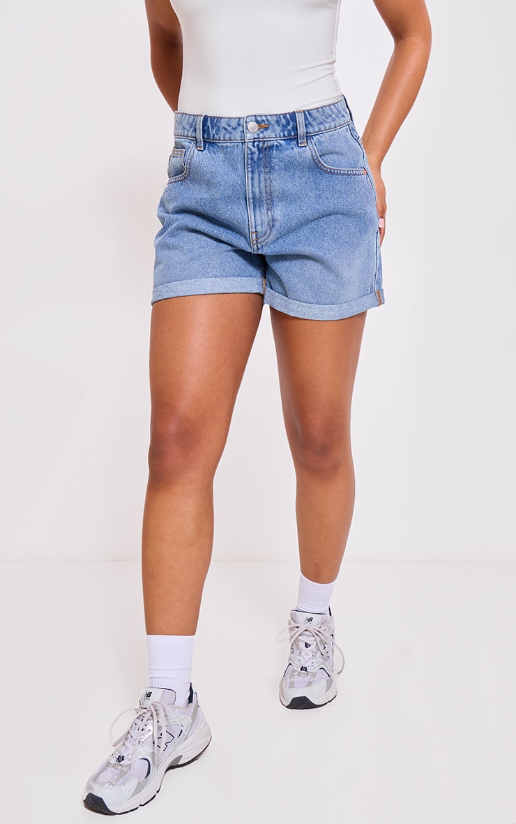 PRETTYLITTLETHING Mid Blue Wash Turn Up Mom Denim Shorts image 2