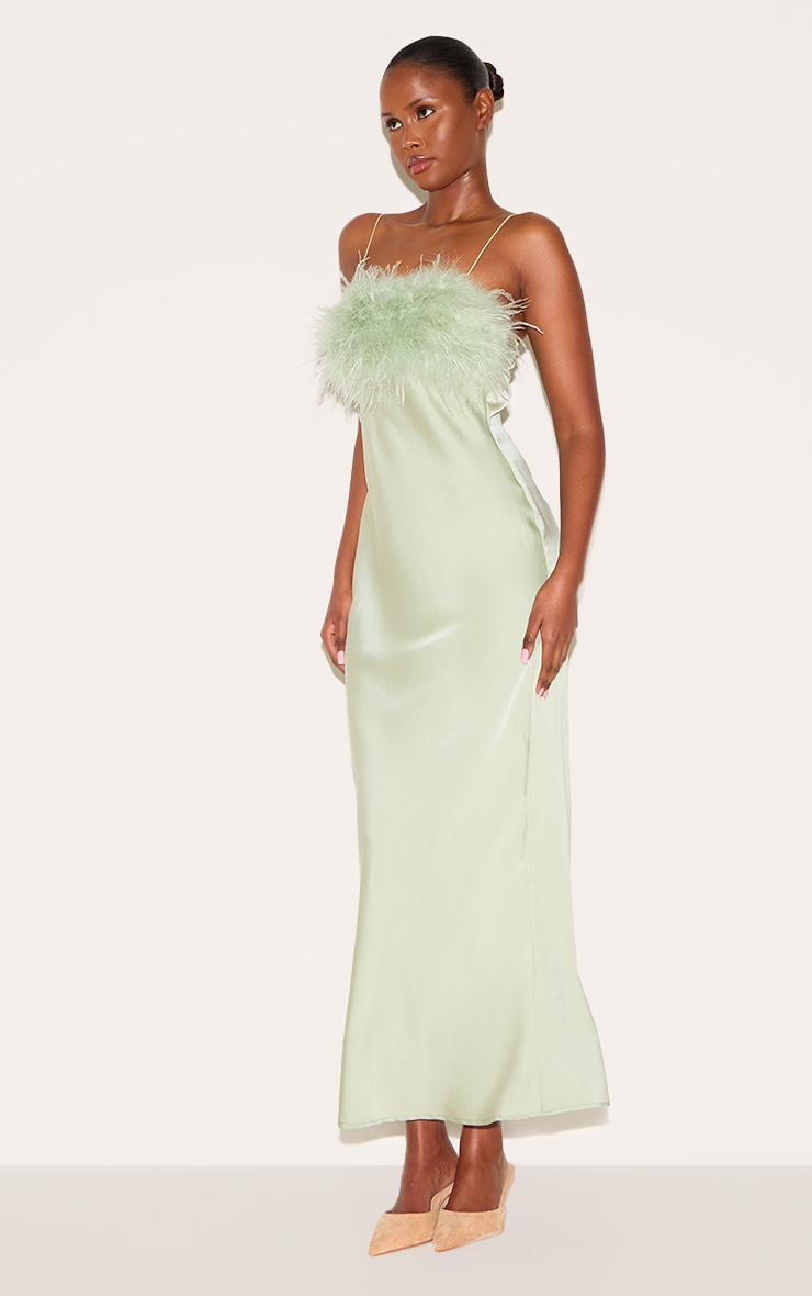 Robe longue satinée sauge à bretelles fines et buste en plumes image 3