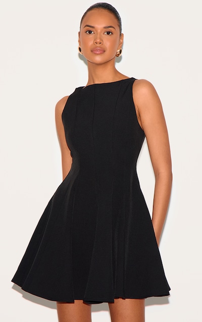 Robe droite tissée noire plissée