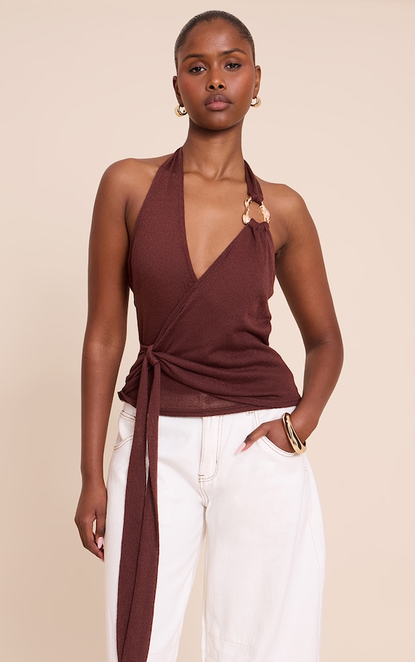 Top en maille tricot chocolat noué à dos nu et empiècement