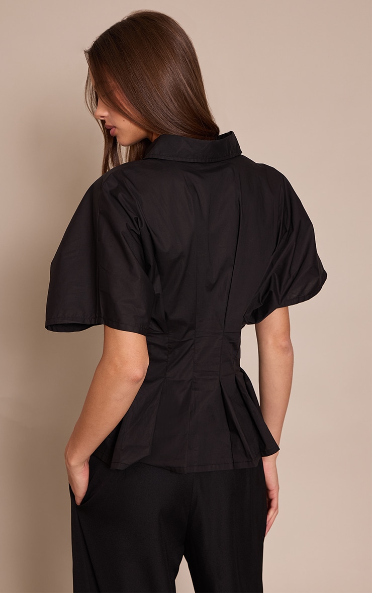 Chemise noire plissée à manches courtes et taille cintrée image 2