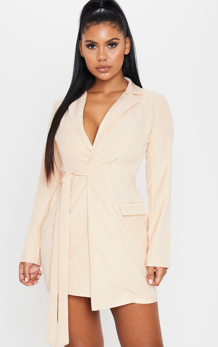 Robe blazer nude à lien