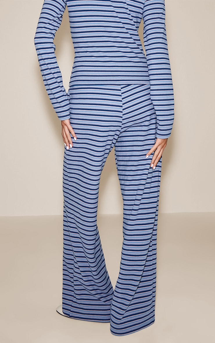Pantalon droite en polaire douce bleu marine à fines rayures image 3