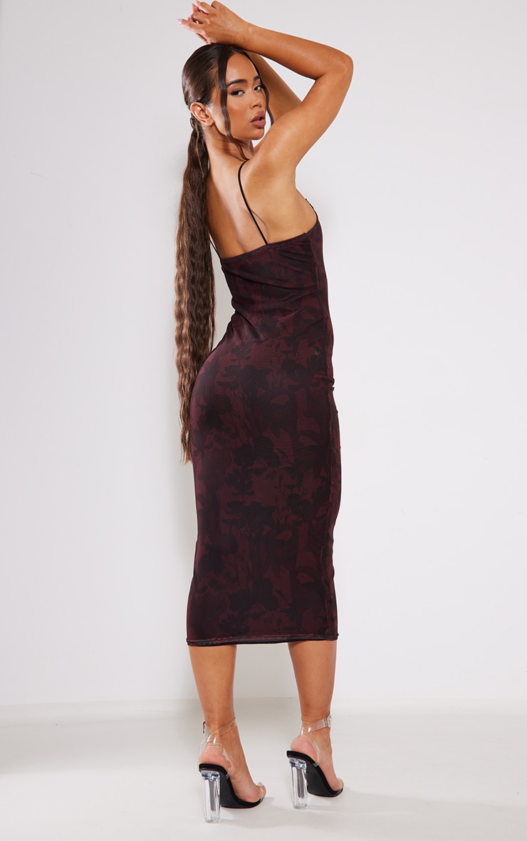 Robe mi-longue mesh bordeaux fleuri ?� bretelles bordure dentelle | PrettyLittleThing FR