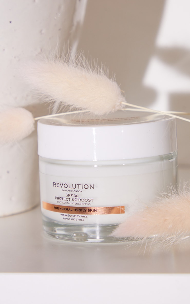 Revolution Skincare Moisture Cream SPF30 Normal to Oily Skin image 2