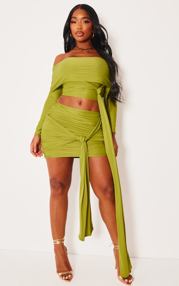 Shape Crop top moulant vert olive à col bardot noué sur le côté image 3