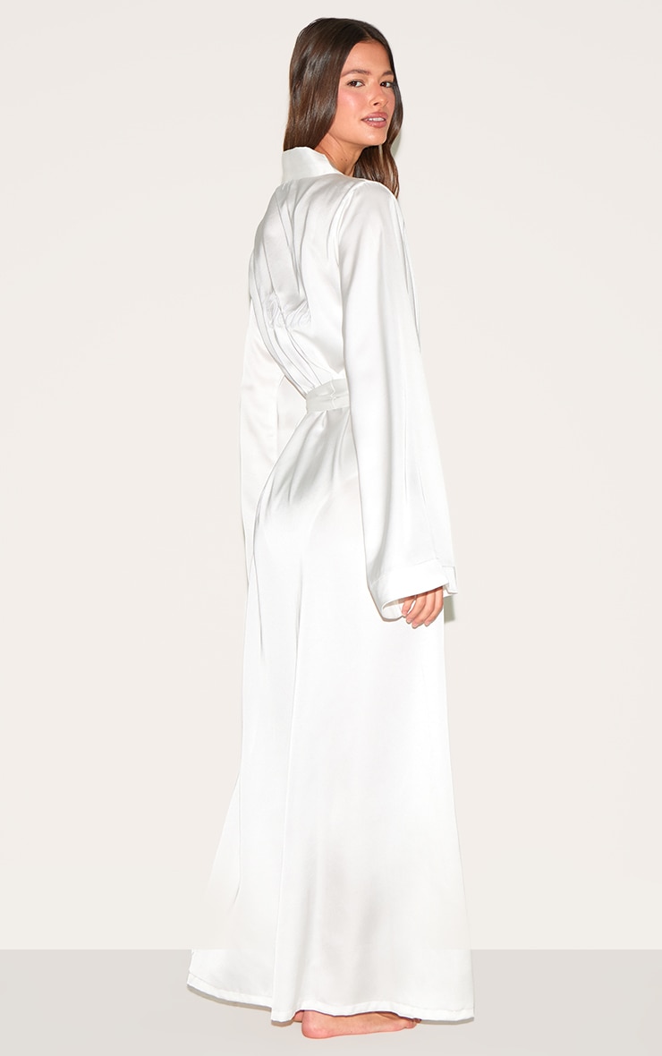 Peignoir long satiné blanc brodé "Bride" image 1