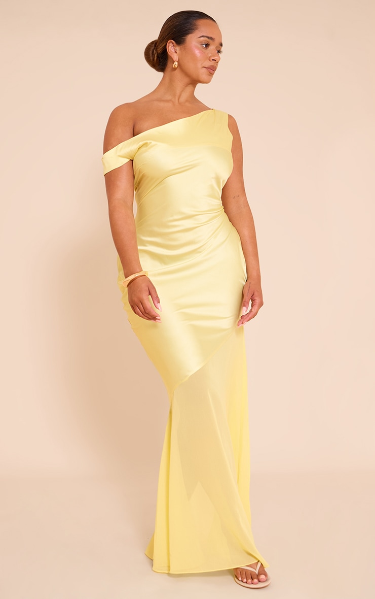 Shape Robe longue satinée crème au beurre à épaule dénudée et ourlet transparent contrastant image 3