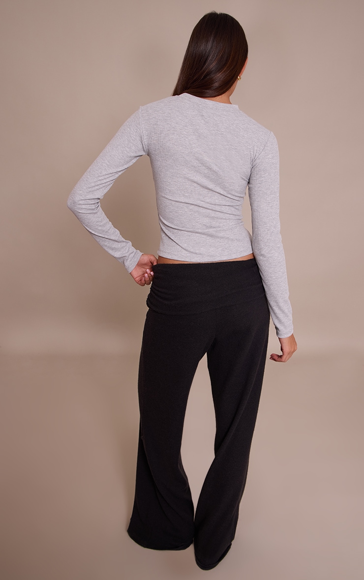 Pantalon droit en effet laine noir à détail replié image 3