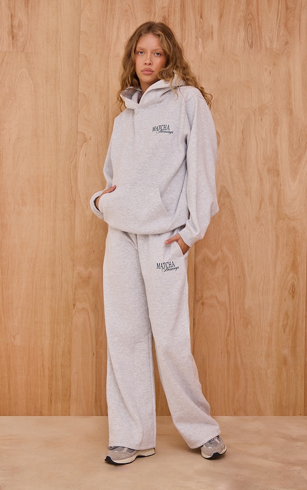 Jogging sweat droit en coton polaire gris cendré imprimé "Matcha Mornings"