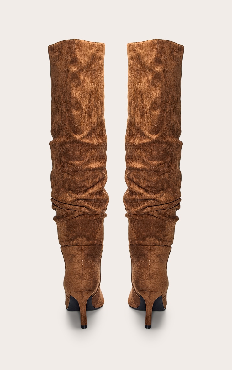 Bottes hautes en suédine marron clair froncées à talon image 4