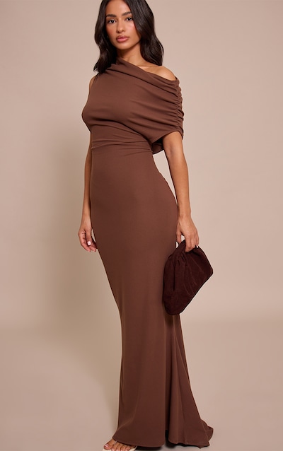 Petite Robe longue chocolat à épaule dénudée