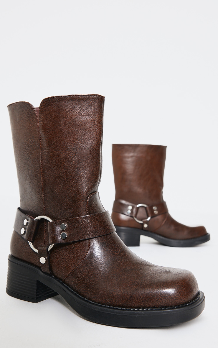 Bottes rondes en PU marron à boucle style harnais et talon carré image 4