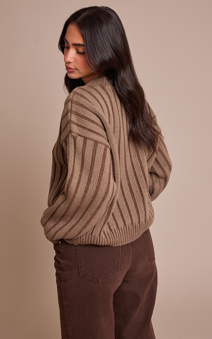 Petite Pull en maille tricot épaisse côtelée vert olive à col en V image 2