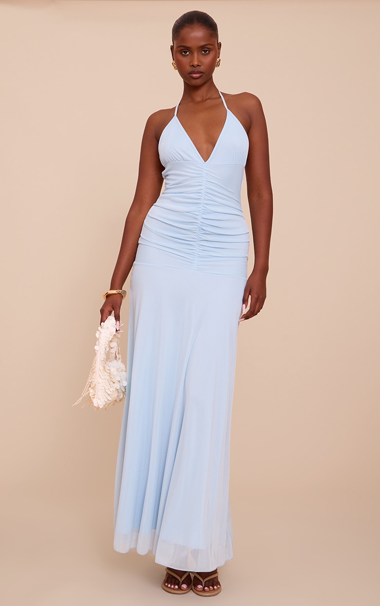 Robe longue bleu clair froncée à bretelles fines image 3