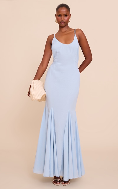 Robe longue en mousseline de soie bleu pâle sans manches à col rond et dos bénitier