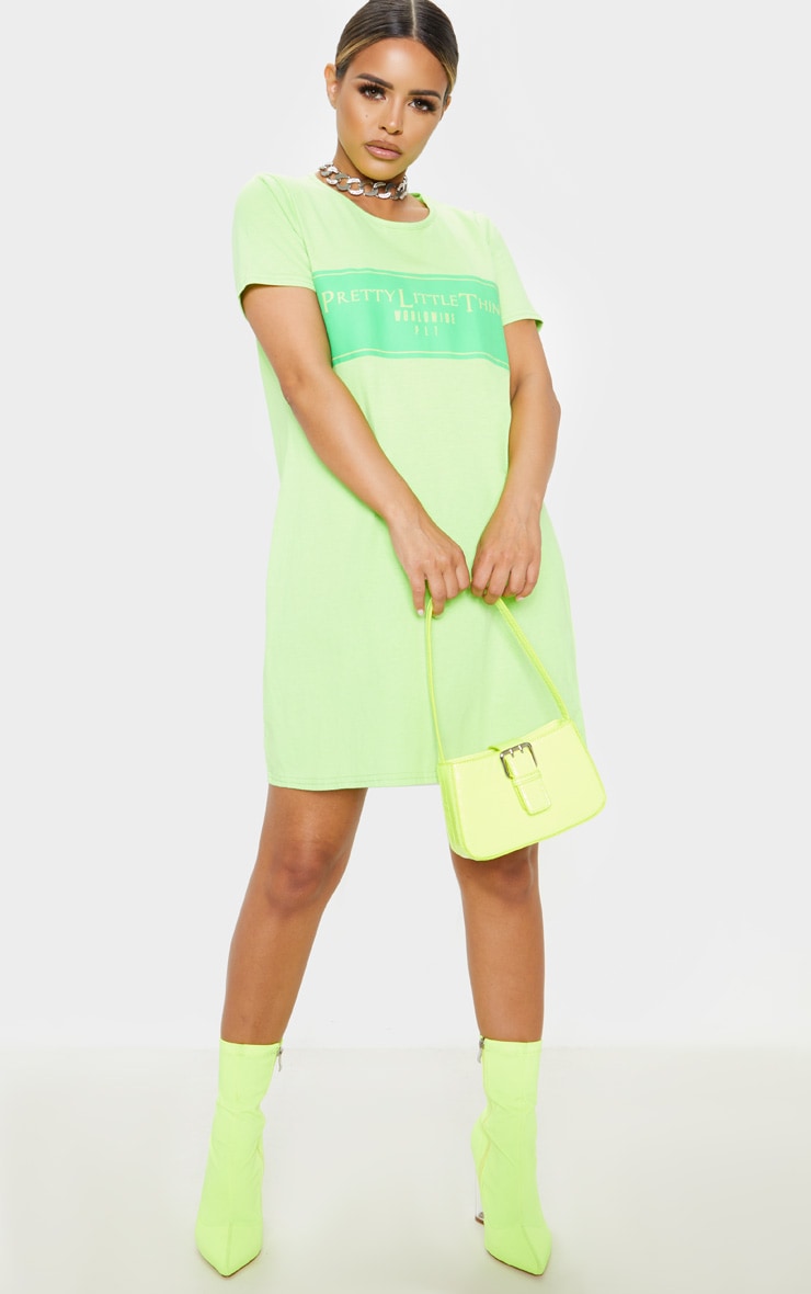 PRETTYLITTLETHING Petite Neon Green Worldwide T-Shirt Dress