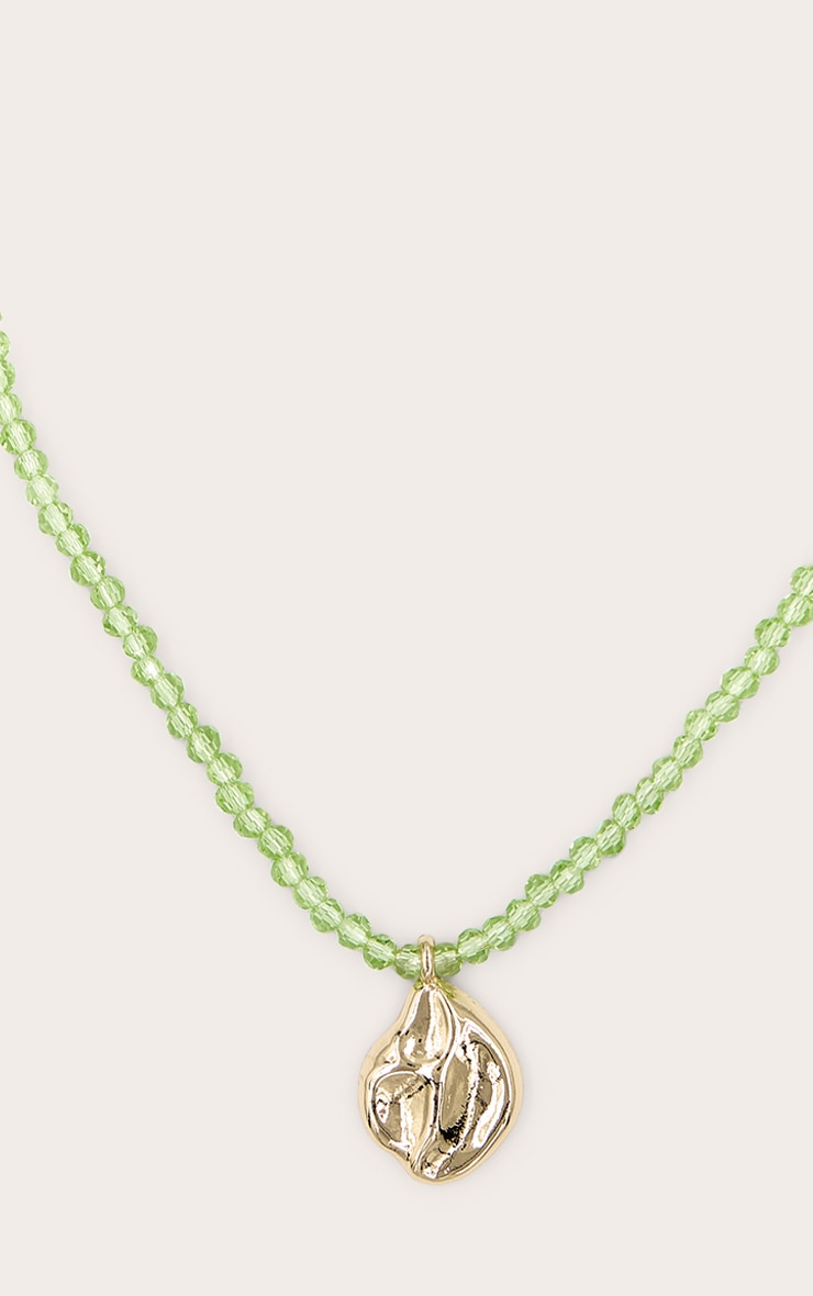 Collier doré en perles à pendentif coquillage image 3