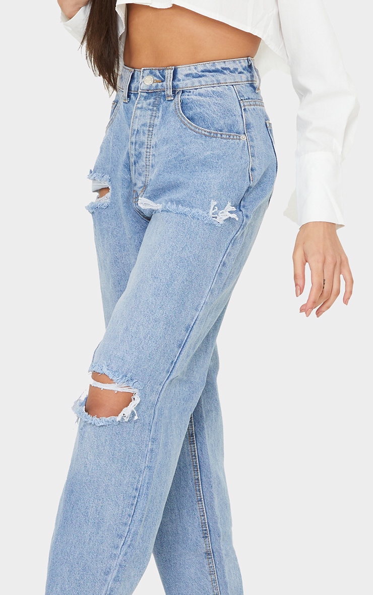 PRETTYLITTLETHING Tall Jean boyfriend délavé bleu clair ouvert sur le genoux image 4