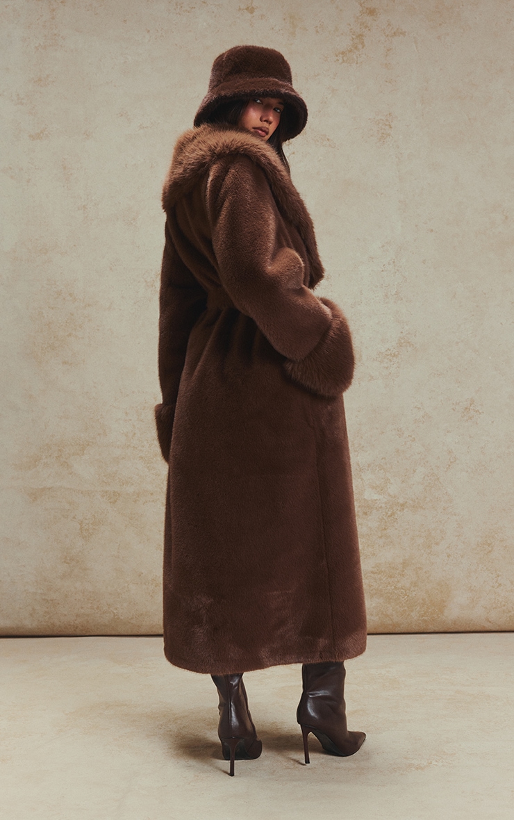 Manteau oversize en fausse fourrure chocolat à nouer image 2