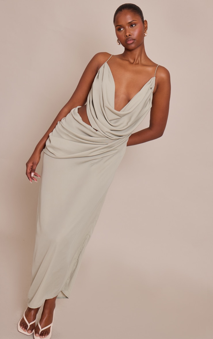 Robe mi-longue en mousseline de soie drapée sauge à découpe image 1