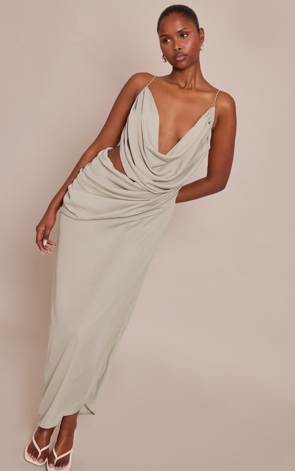 Robe mi-longue en mousseline de soie drapée sauge à découpe