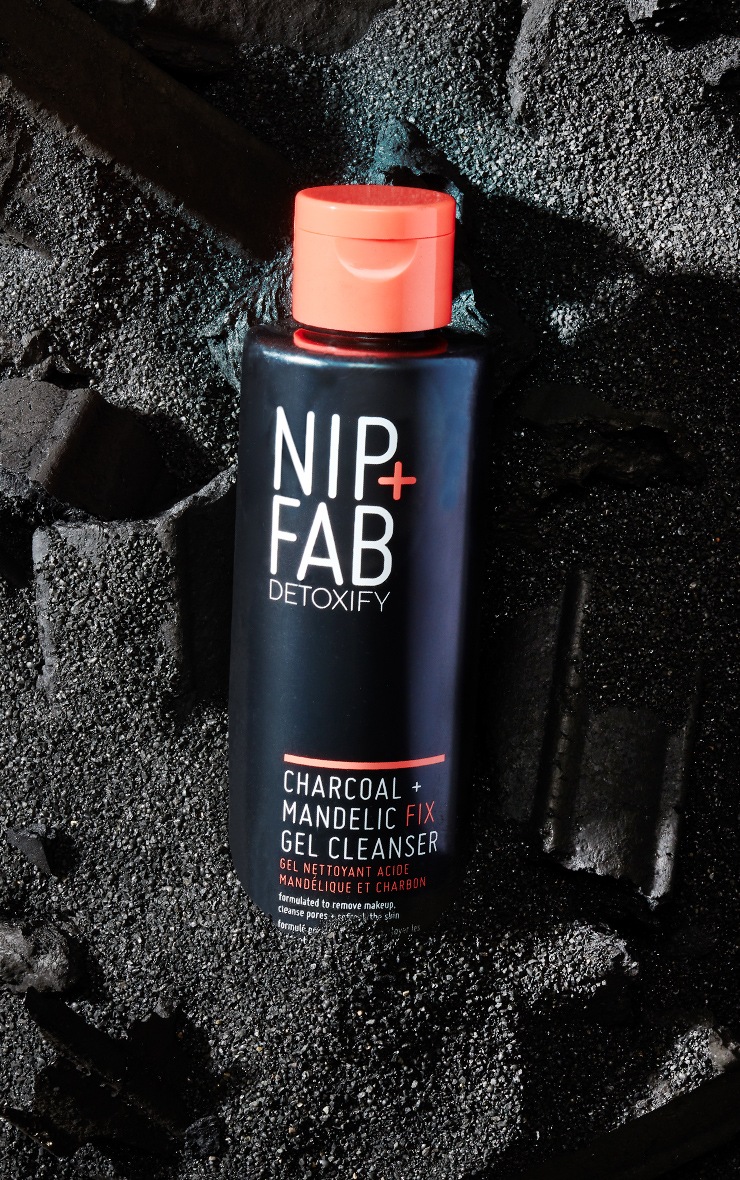 NIP+FAB Charcoal and Mandelic Acid Fix Cleansing Wash