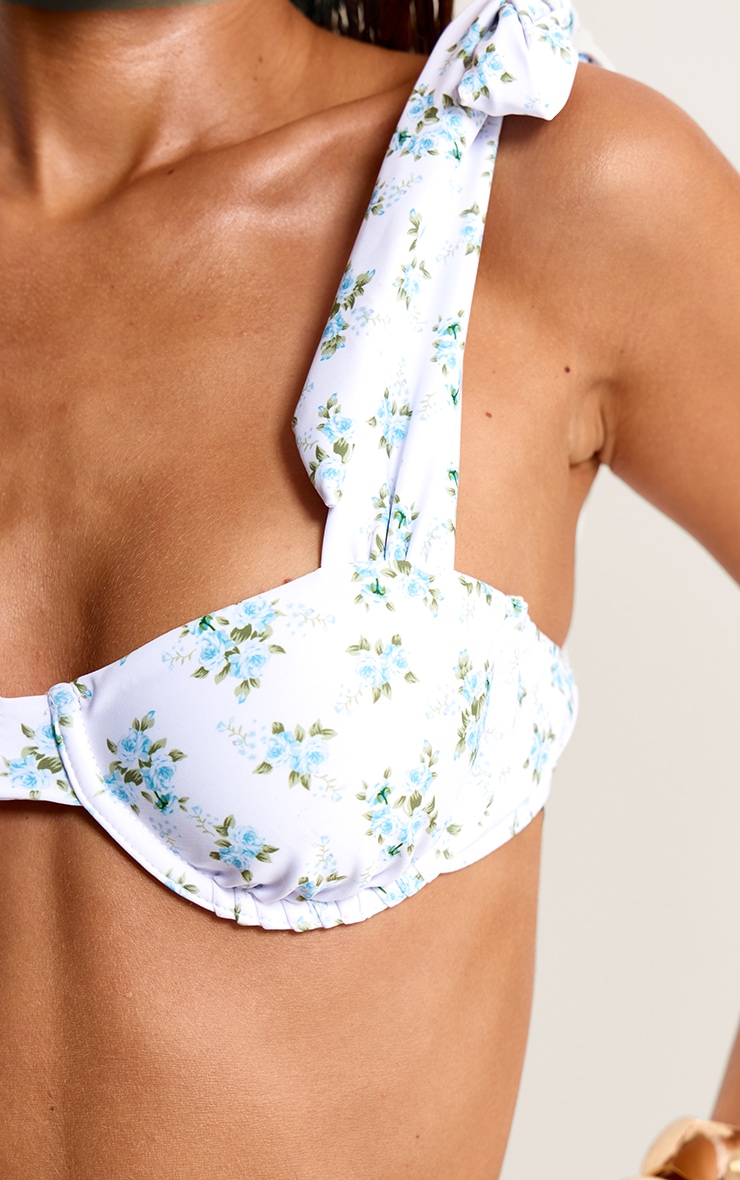 Haut de maillot de bain blanc imprimé petites fleurs à bretelles nouées et armatures image 4