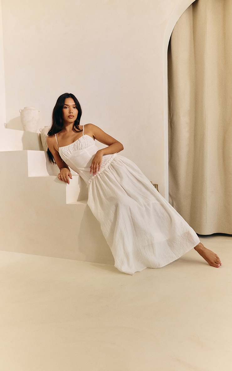 Robe longue blanche à buste froncé et taille tombante image 4