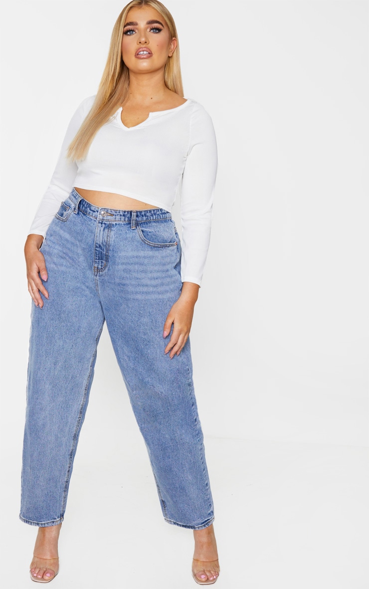 PRETTYLITTLETHING Plus - Jean mom très délavé