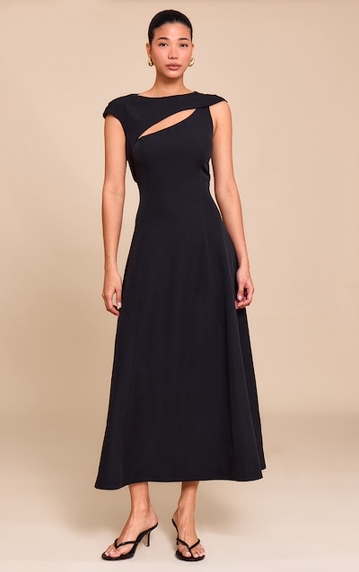 Robe longue noire à découpe asymétrique