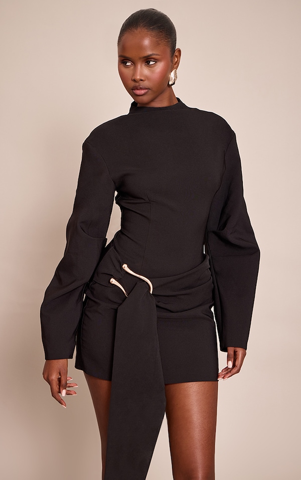 Mini robe noire à manches cocon et empiècement
