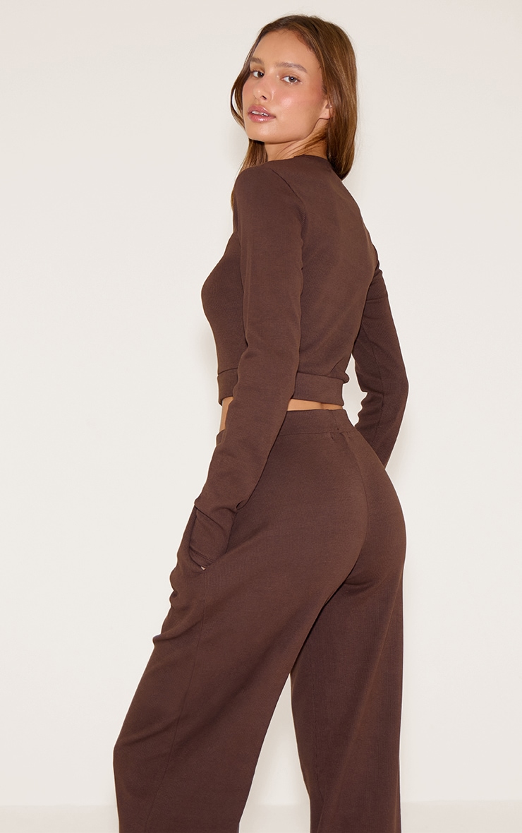 PrettyLittleThing Top de pyjama tonal élastique chocolat à manches longues image 2