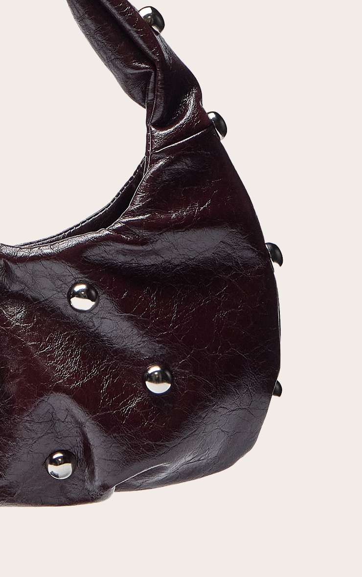 Sac épaule prune en simili froissé, détails cloutés argentés image 4
