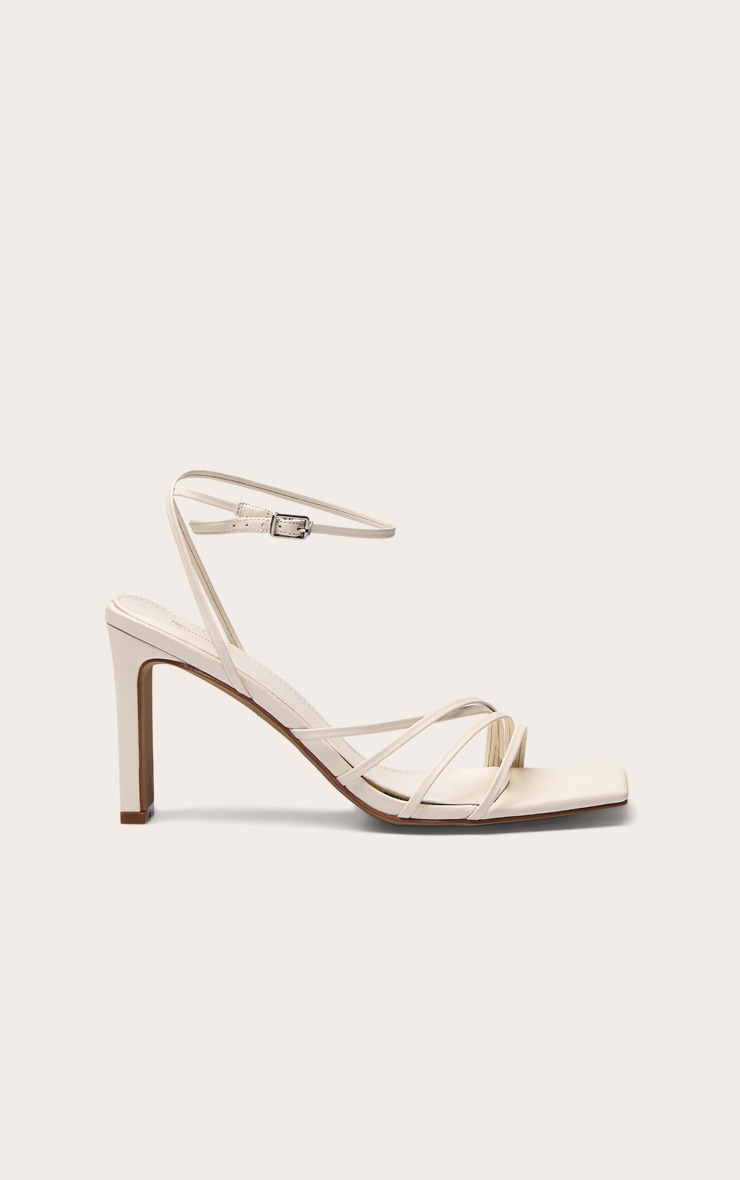 Sandales carrées crème talon carré fin et brides fines image 2